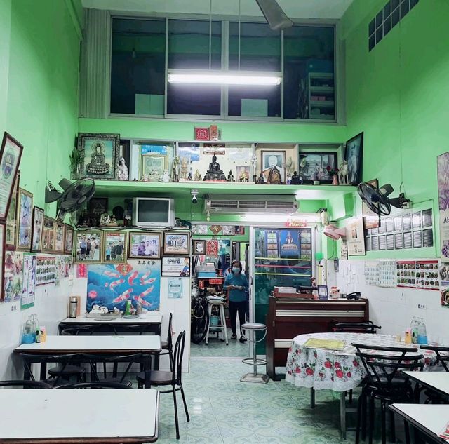 ร้านอาหารเบตงในถนน​นวลจันทร์​