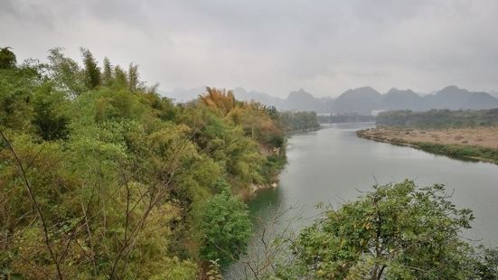 左江风景区位于广西崇左市西南部，是一个原始自然生态保护得相当