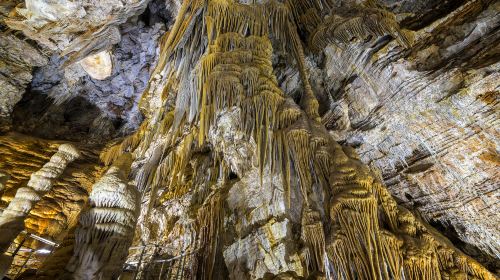 Xionglong Cave