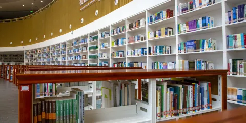 列治文圖書館與文化中心