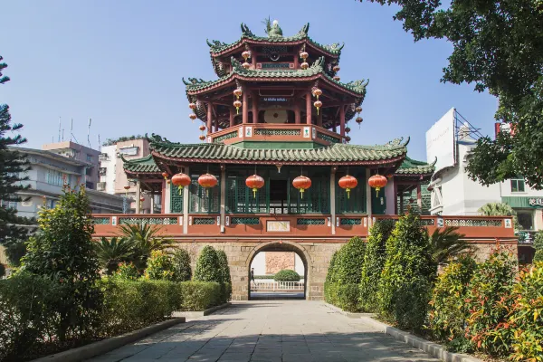 Hotels near Tongxuan Taoist Temple