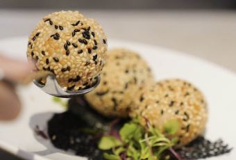 Yì By Jereme Leung User Photo