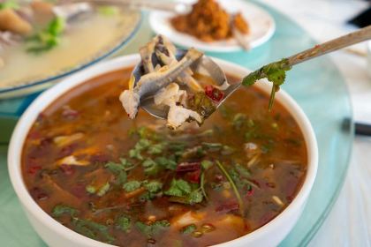 一路顺石磨豆花饭店(G108线灵山服务区店)