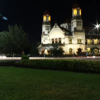 Masjid Nurul Bahari Pelabuhan Tanjung Mas 주변 호텔