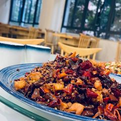 尹二姐守艺川菜(美专校街店) User Photo