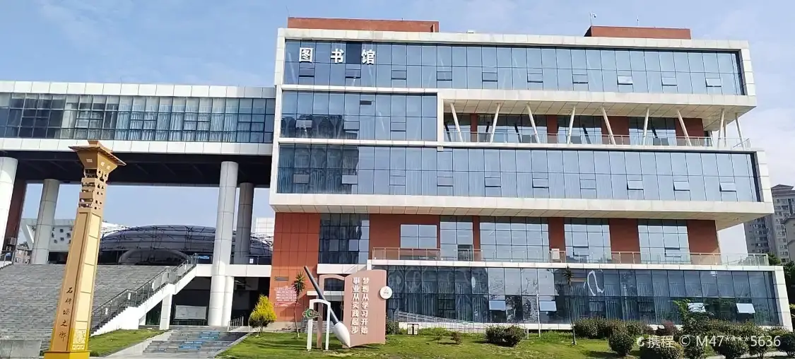 Hotels near Longchang Library