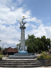 lovina dolphin statue