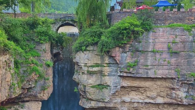 Xiyagou Longtan Waterfall