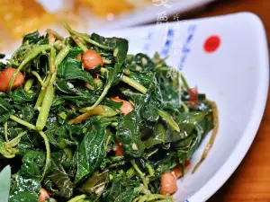 Longjuyuantieguodagong Chicken