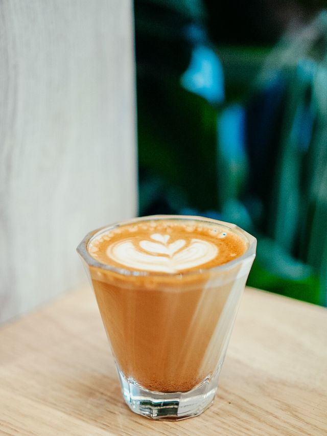 西營盤藍白Cafe擴展至上環 上下兩層空