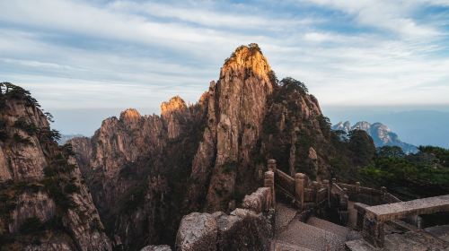 Shixin Peak