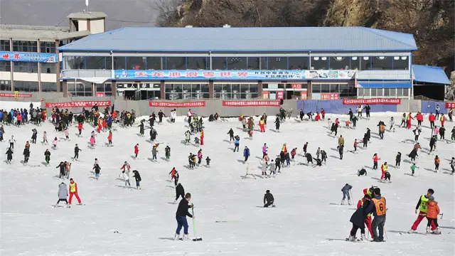 Skiing in Pingdingshan