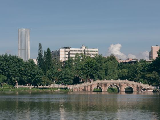 Yixian Lake Park