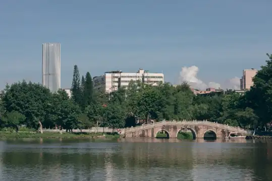 鄰近逸仙湖公園的酒店