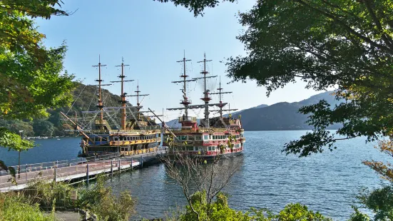 Lake Ashi cruise pier