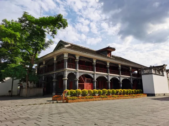 Zunyi Medical College Comestic Medicine Department 주변 호텔