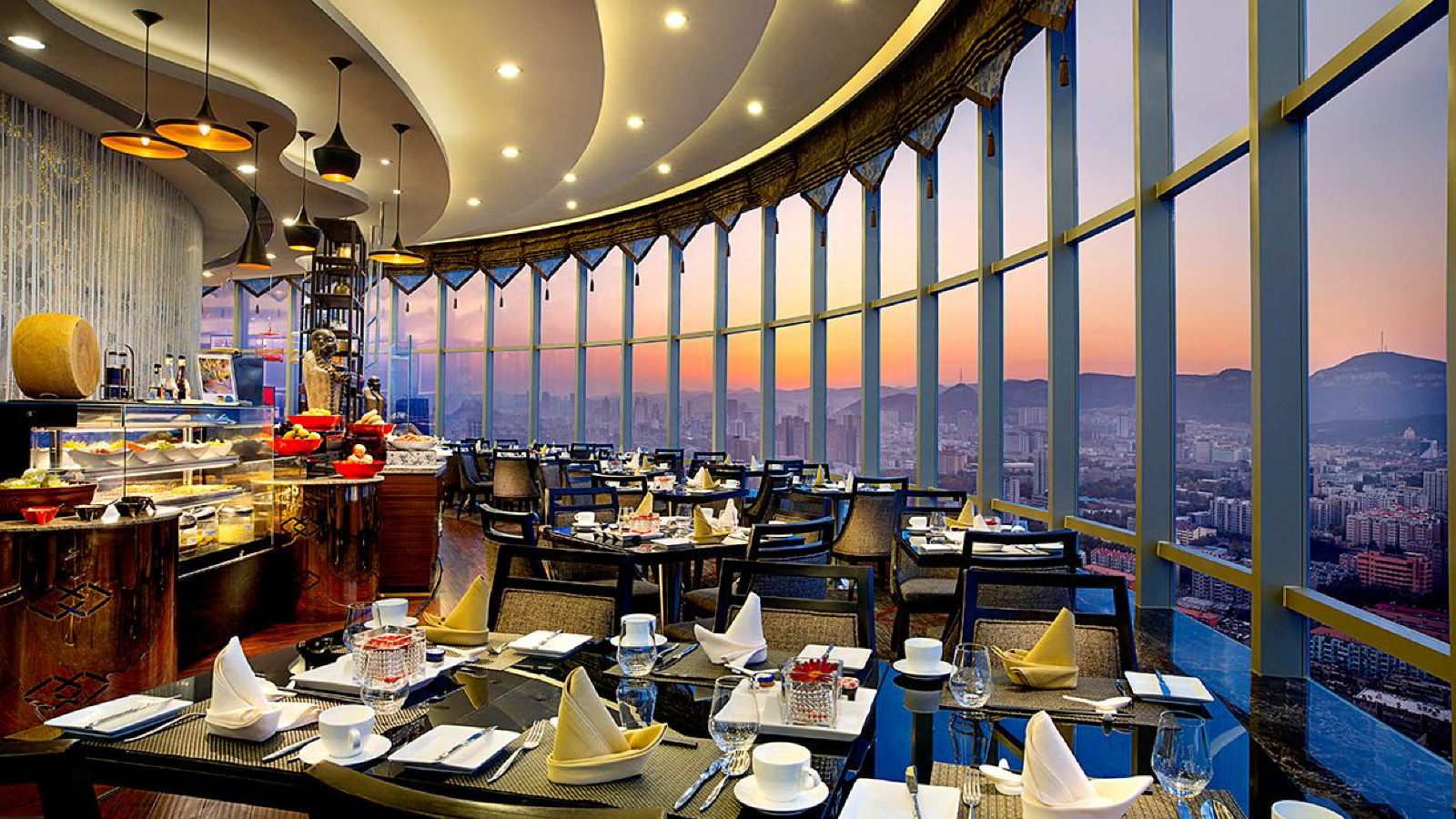 Silver Sky Revolving Restaurant (Quancheng Square Da Ming Hu Branch)