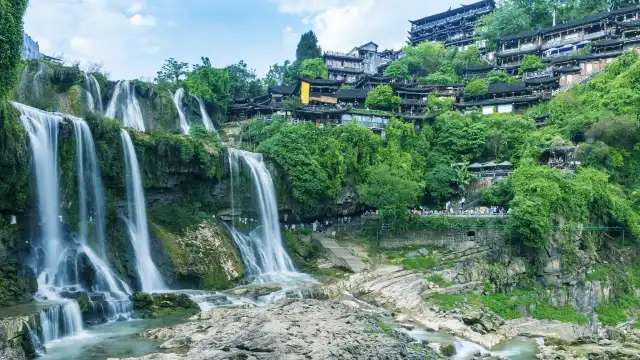 土司行宮周辺のホテル