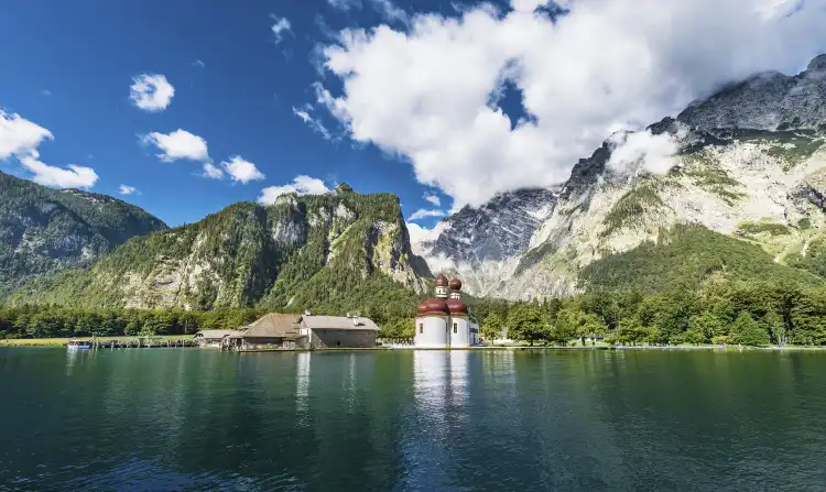 Отели рядом с достопримечательностью «Bayerische Seenschifffahrt am Koenigssee»