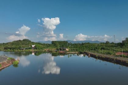 泰宝酒店(灯塔盆地店)·泰宝生态湖·木屋烧烤场