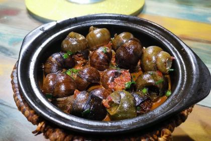 HAI NING BAO SHI SHANG CAN TING ZHU JING DIAN