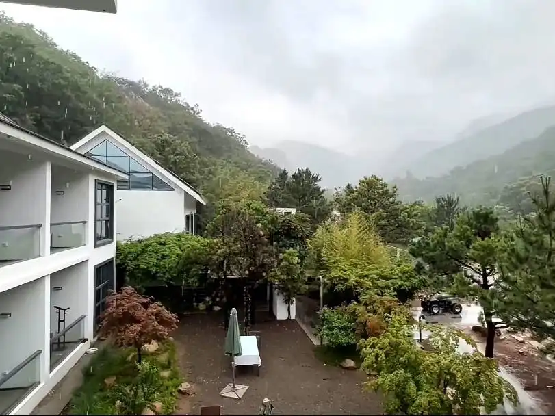Hotels near Jiuxianshan Boot Stone Village