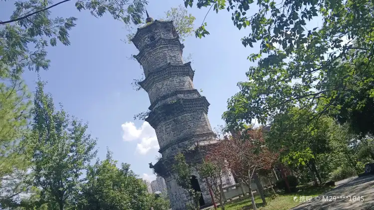 Hotels near Wugui Tower