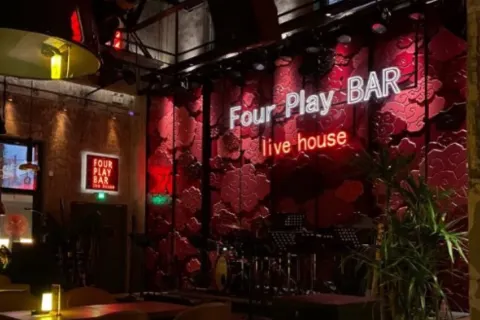 FOUR PLAY BAR
