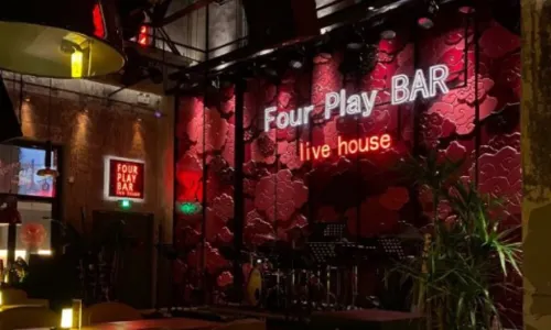 FOUR PLAY BAR