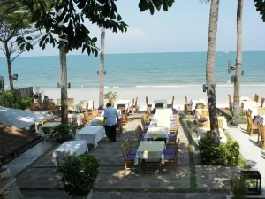Coco51 Restaurant & Bar