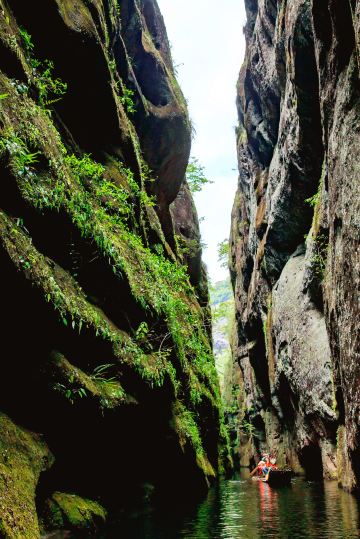 Fujian Dajin Lake Danxia Landform National Geopark - Yixiantian on water
