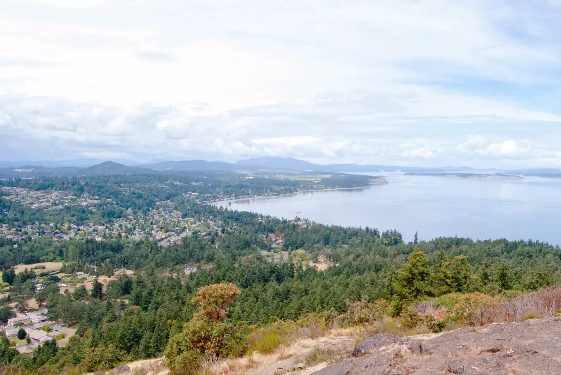 Hotels near PKOLS (Mount Douglas Park)