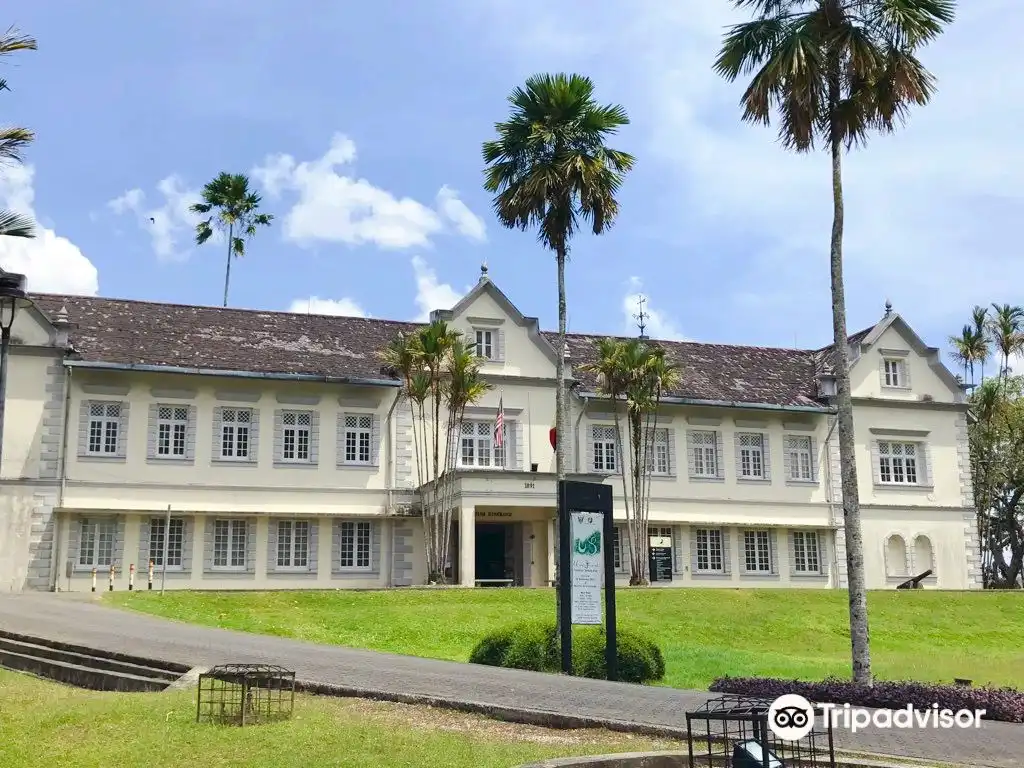 Hotels near Sarawak Museum