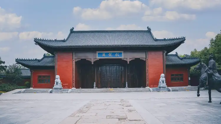 Hotels near Cottage of Zhuge Liang