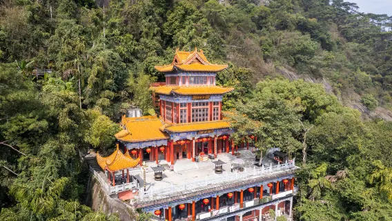 玩水避暑