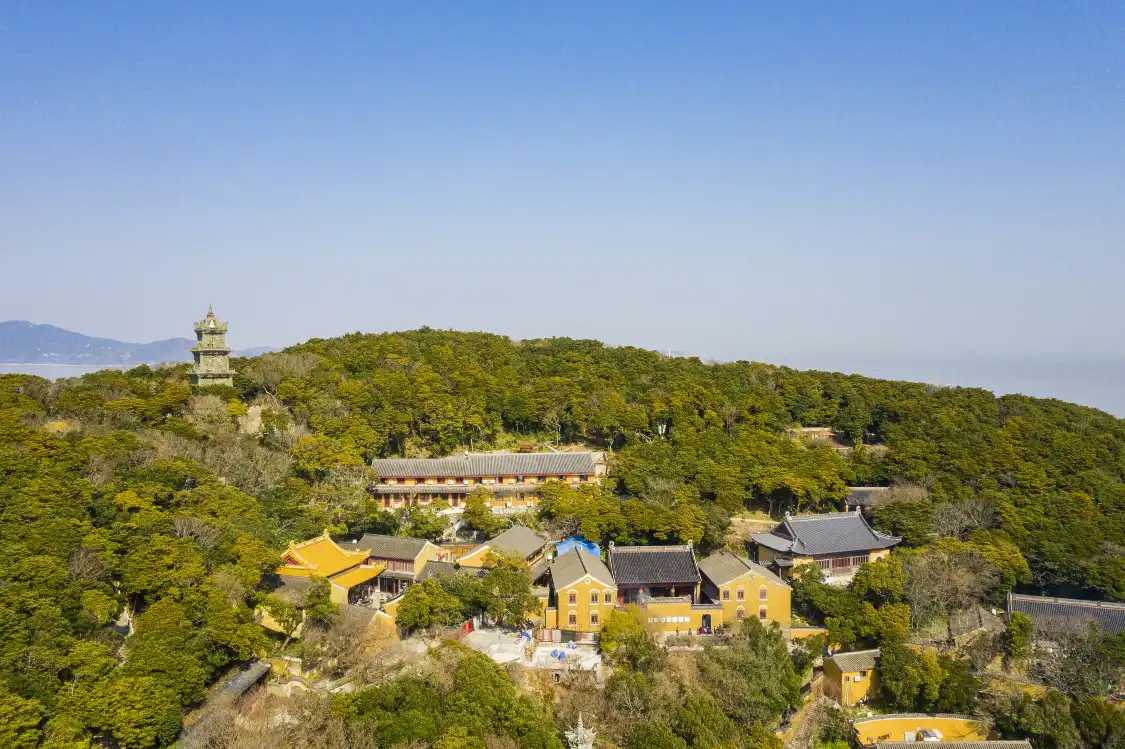 Hotels near Luojia Hill