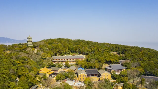 洛迦山