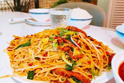 清晨落夜小酒馆