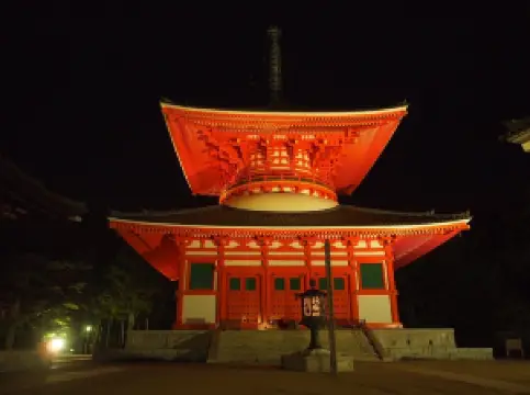 高野町の人気夜の観光スポット