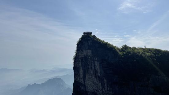 天門山東線的標誌景點，也是形似的一個山峰，上面還有個觀景平台