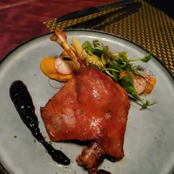 Le Paradis Restaurant & Cafe