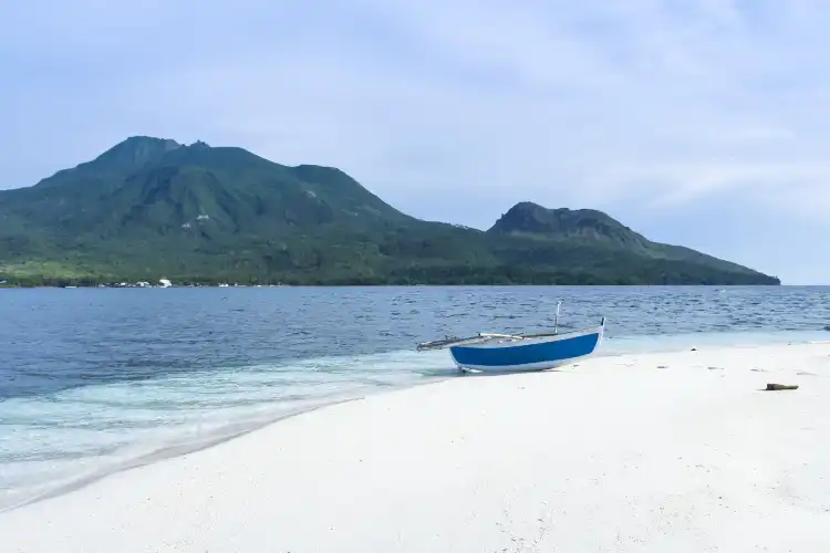Hotels near White Island