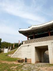 Dongnaeeupseong Fortress Site