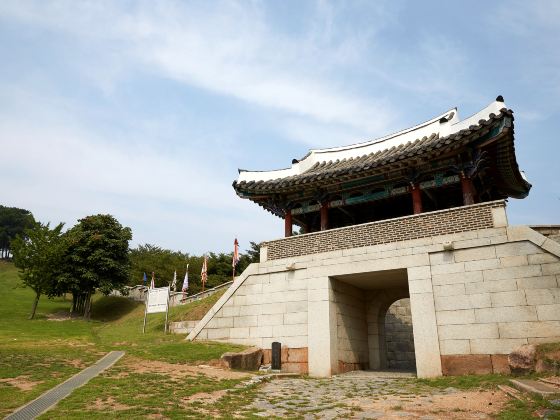 Dongnaeeupseong Fortress Site