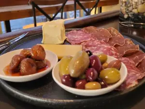 Ruelle Wine Bar