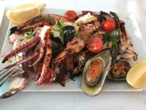 Top 18 Local Restaurants in Santorini