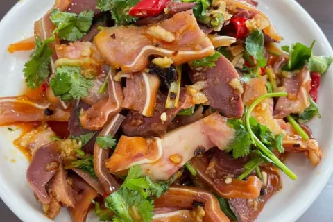 NONG JIA YA BAO GUAN