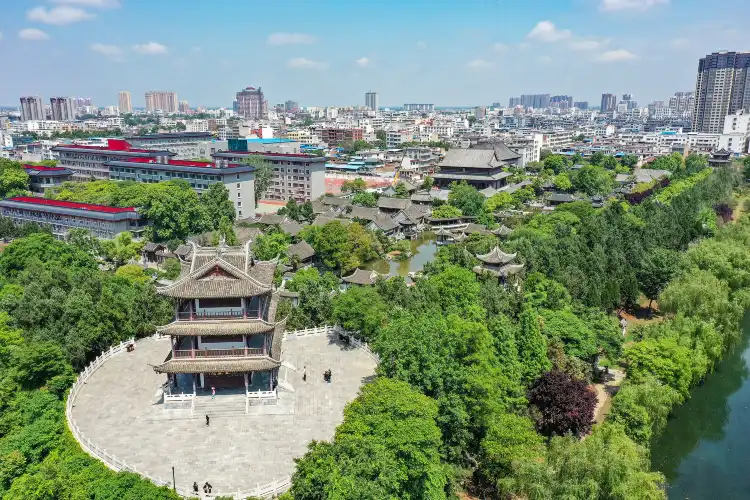 Hotels in Dengzhou