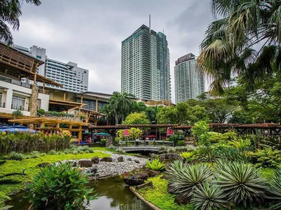 Greenbelt Luxury Mall In Makati City 