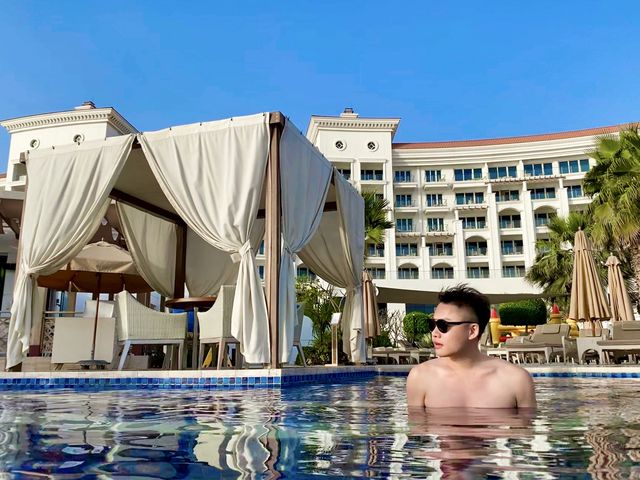 杜拜10間酒店之旅第一名，房間景觀完美無瑕，打開窗就是一片海，還可以看到帆船酒店